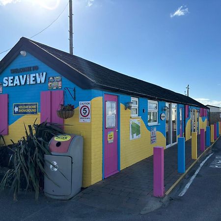 Seaview 190 - Ingoldmells - Pet Friendly, Wifi, Bed Linen - Close To Beach And Fantasy Island - Meadow Lakes Caravan & Lodge Hire Exterior photo