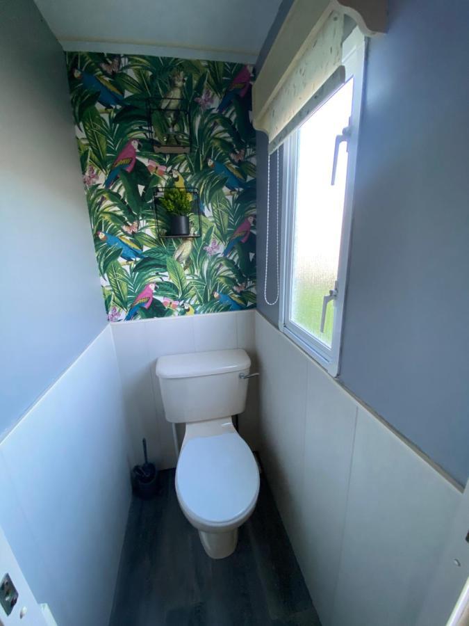 Seaview 190 - Ingoldmells - Pet Friendly, Wifi, Bed Linen - Close To Beach And Fantasy Island - Meadow Lakes Caravan & Lodge Hire Exterior photo